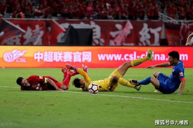 记者：帕夫洛维奇抵达仁慈兄弟医院，参加拜仁今日体能测试